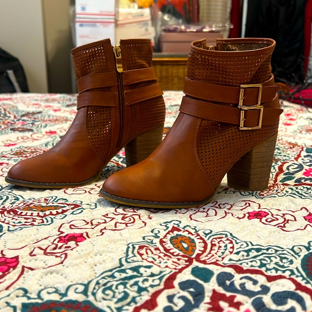 **2/$40** Adorable brown boooties